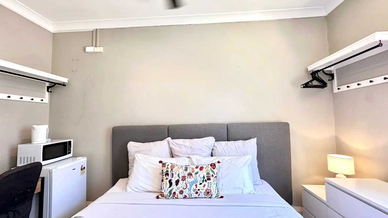 Furnished room in a flatshare