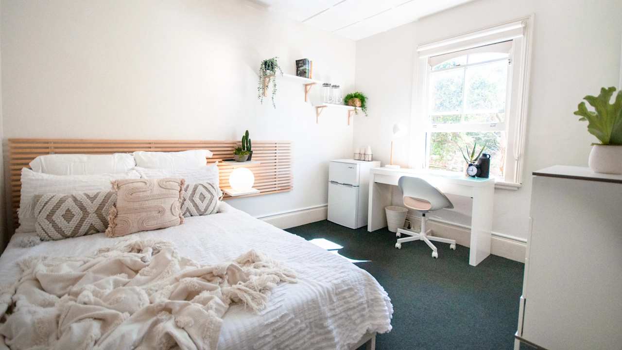 Furnished room in a share house