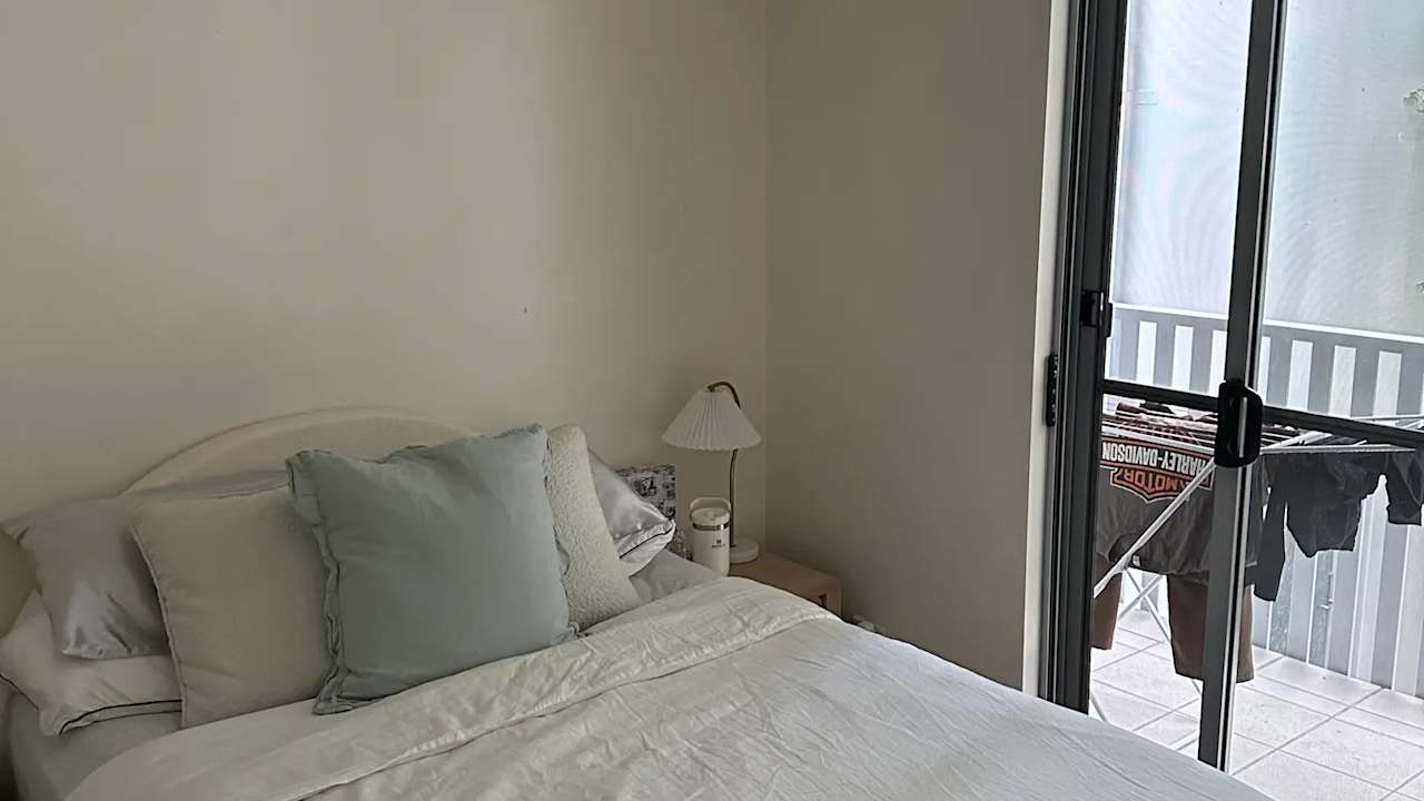 Unfurnished room with ensuite in a flatshare