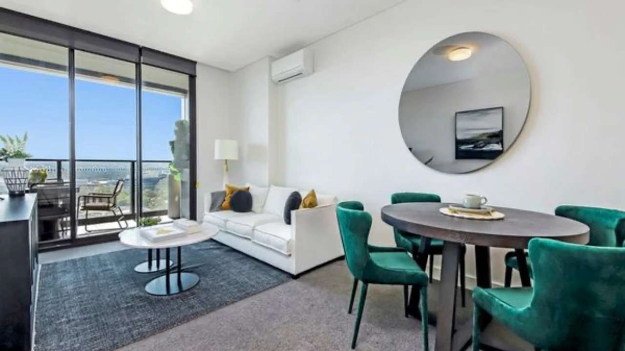 Unfurnished room with own bathroom
