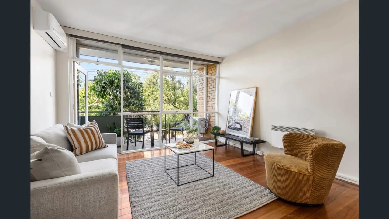 Furnished room in a flatshare