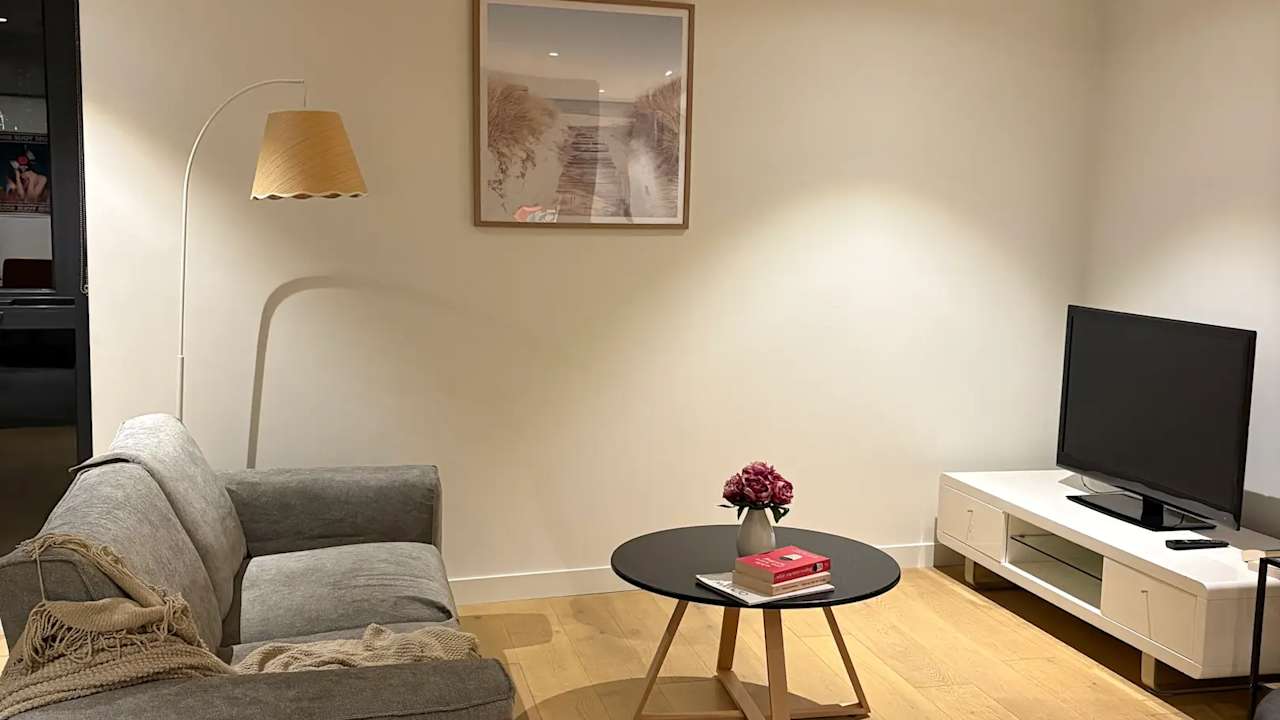 Furnished room in a flatshare