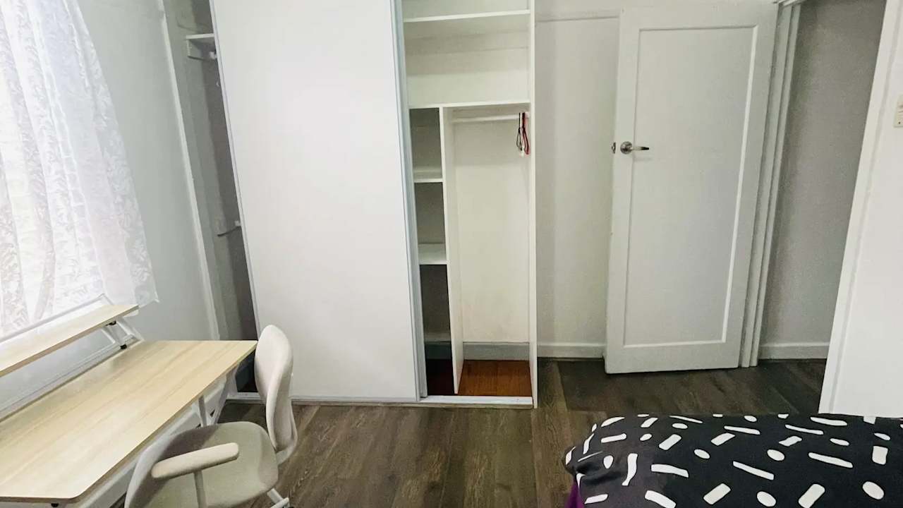 Room in a share house