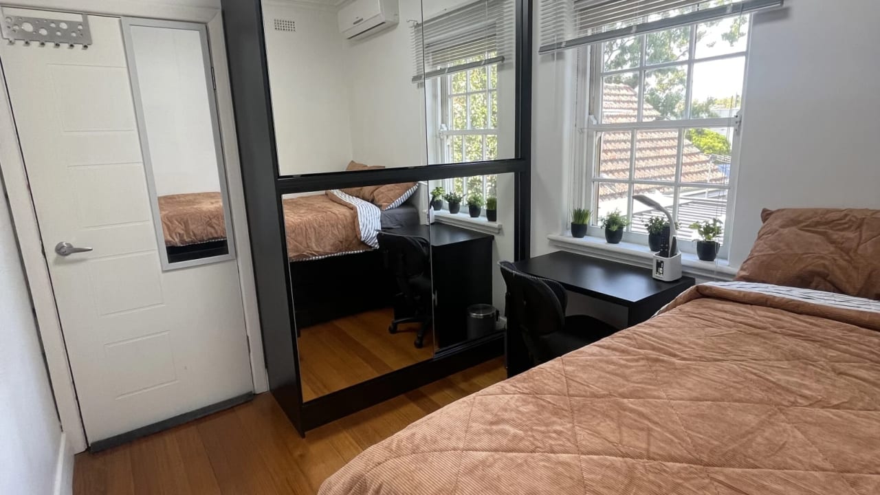Furnished room in a share house