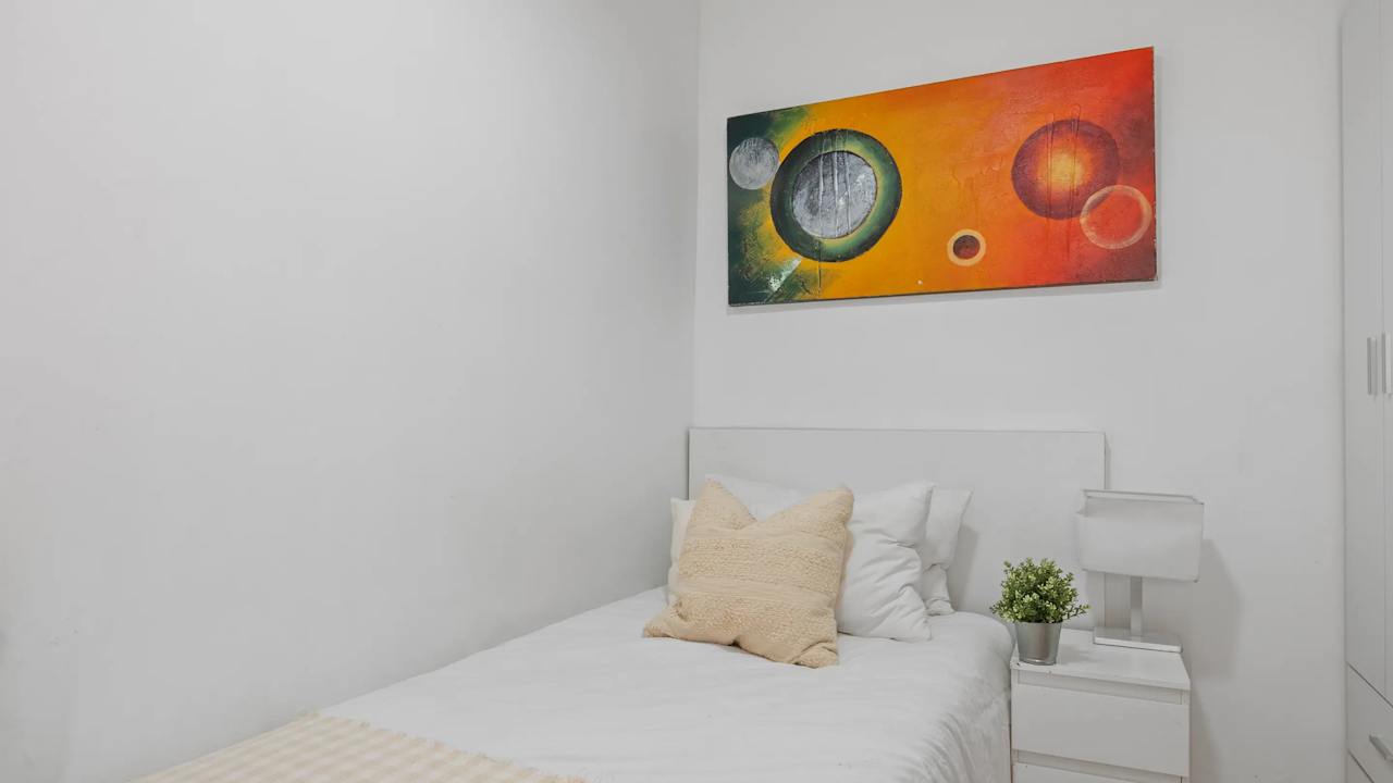 Furnished room in a flatshare