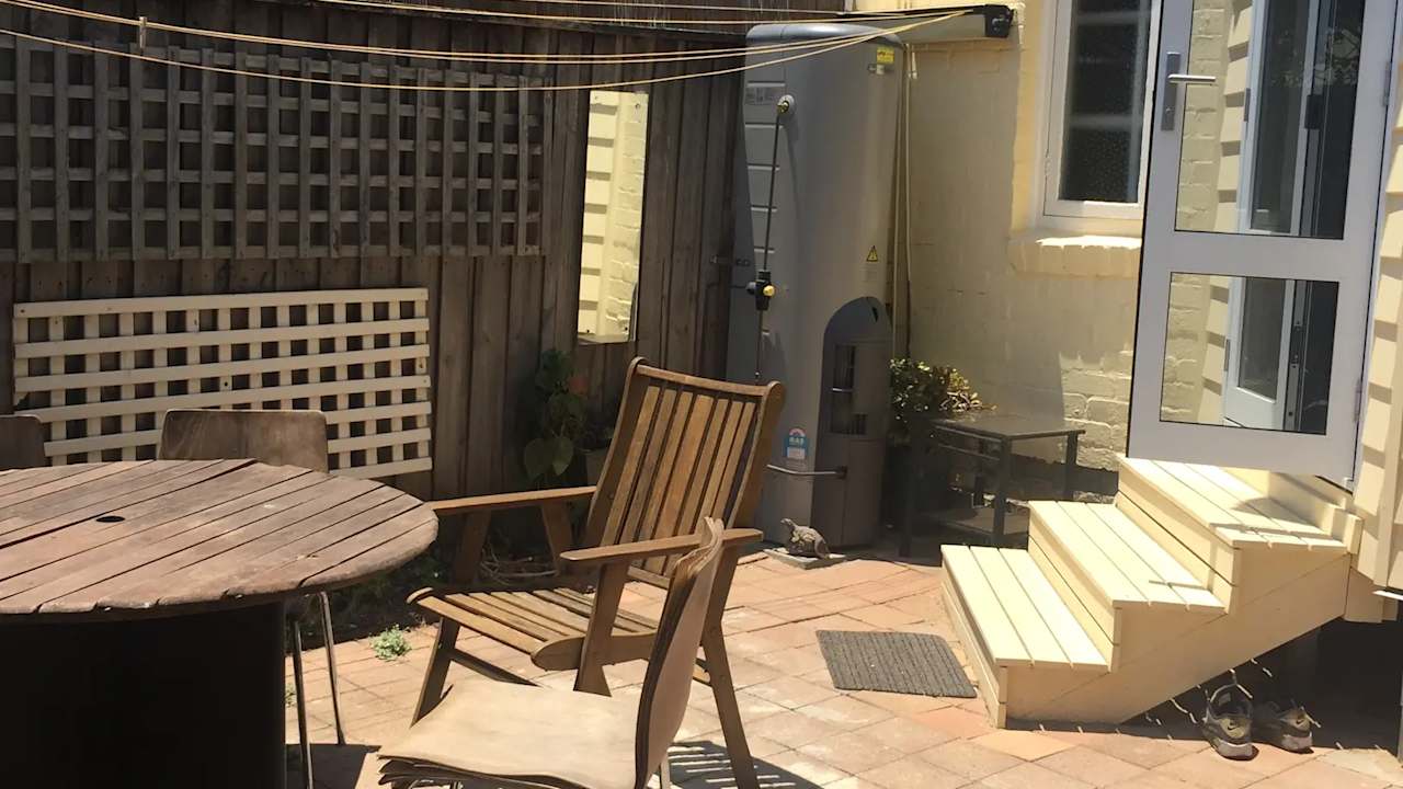 Room in a share house