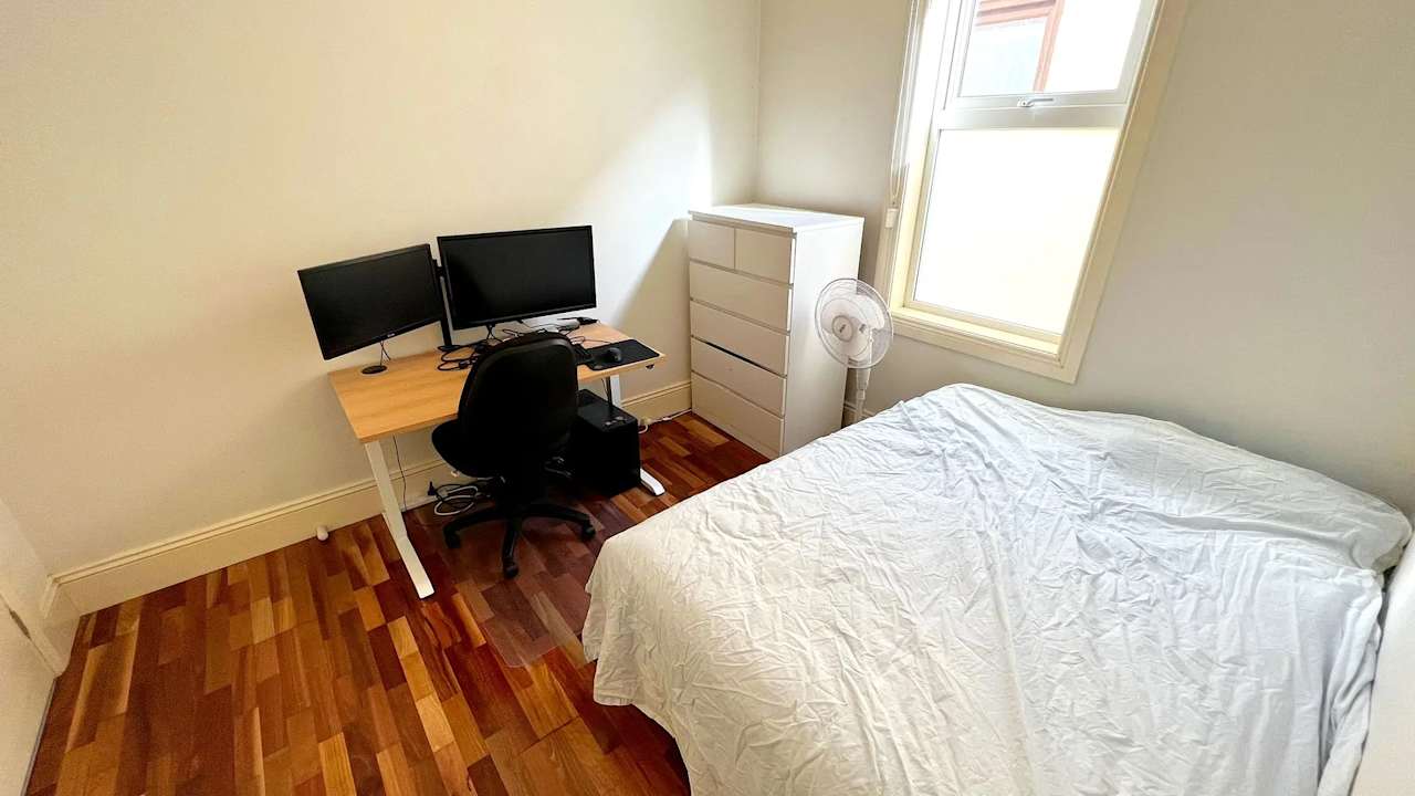 Room in a share house