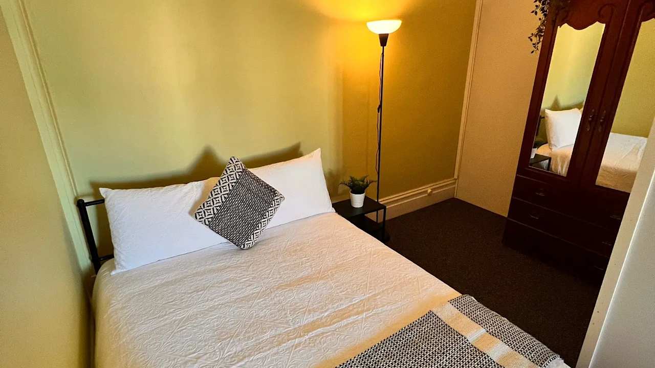 Furnished room in a share house