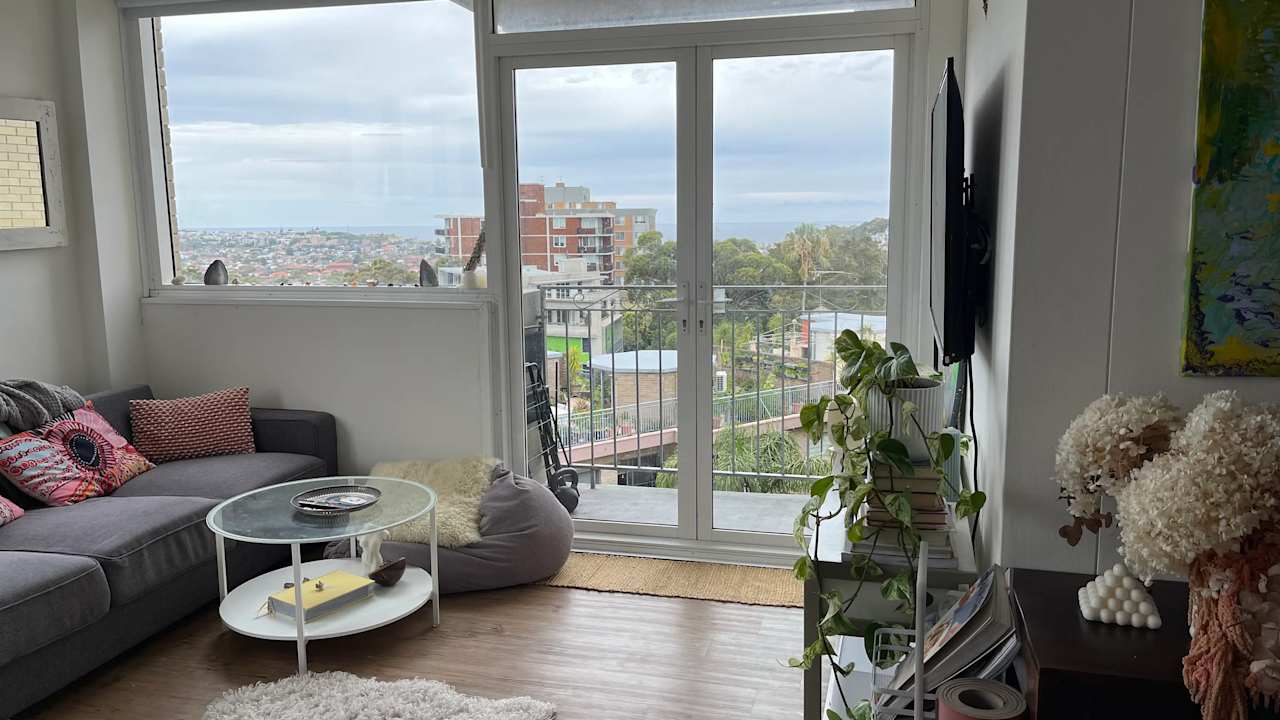 Furnished room in a flatshare