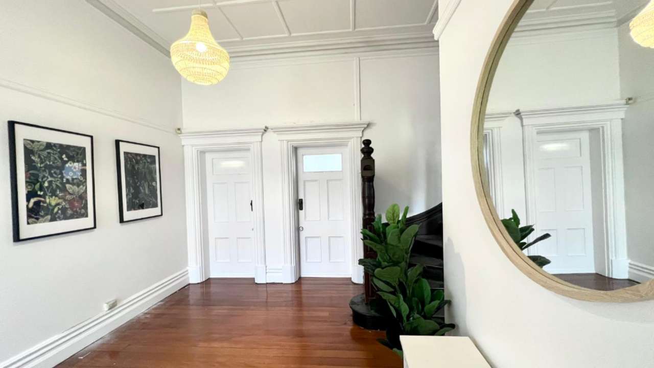 Room in a share house