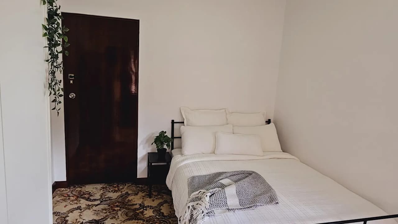 Furnished room in a flatshare