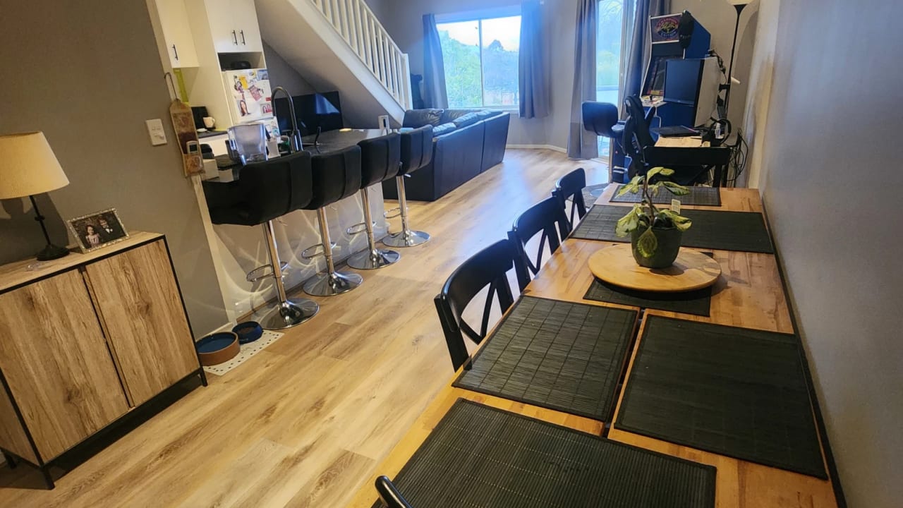 Furnished room with ensuite in a flatshare