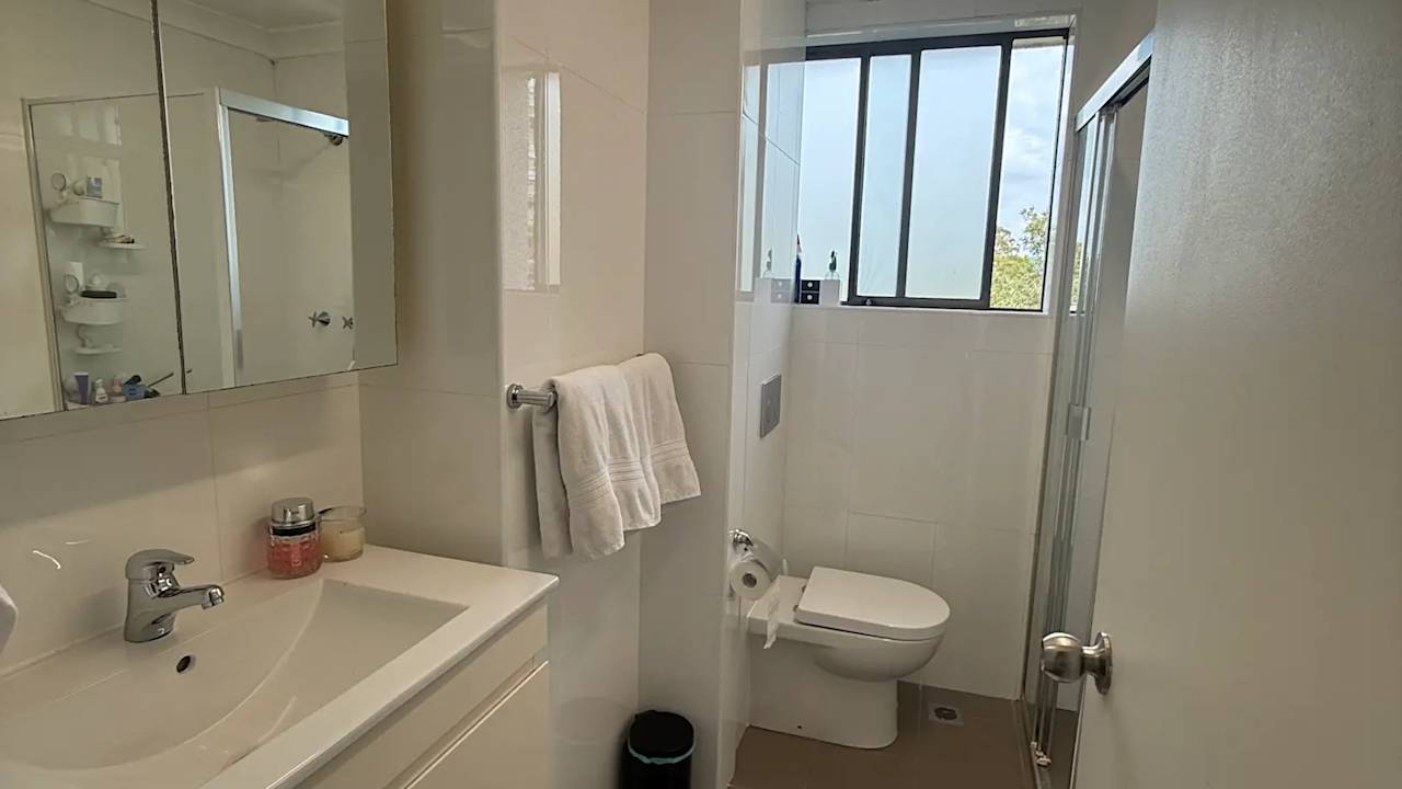 Whole property with 1 room for rent