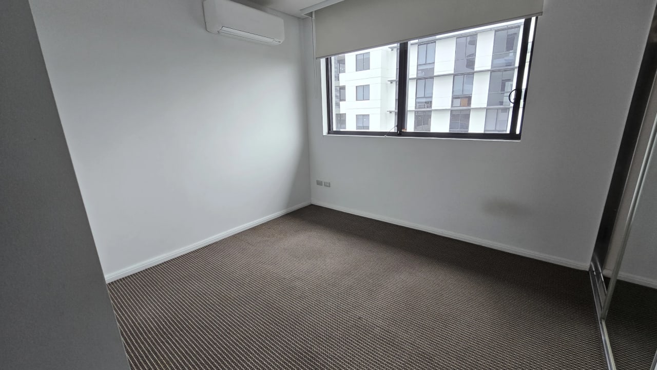 Unfurnished room in a flatshare
