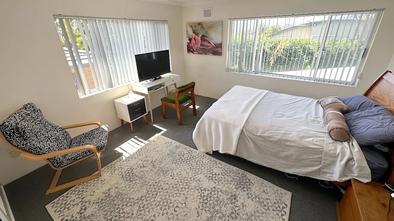 Furnished room in a share house