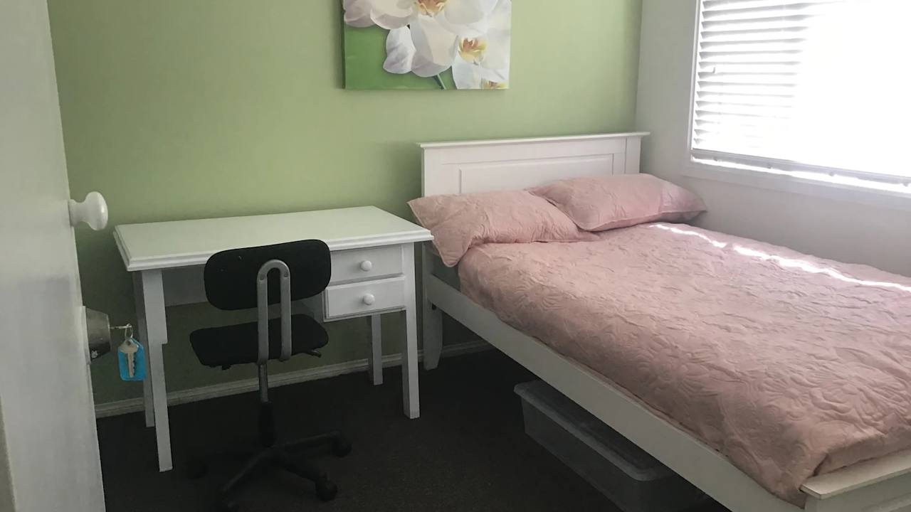 Furnished room in a share house