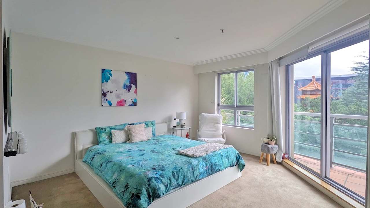 Furnished room with ensuite in a flatshare