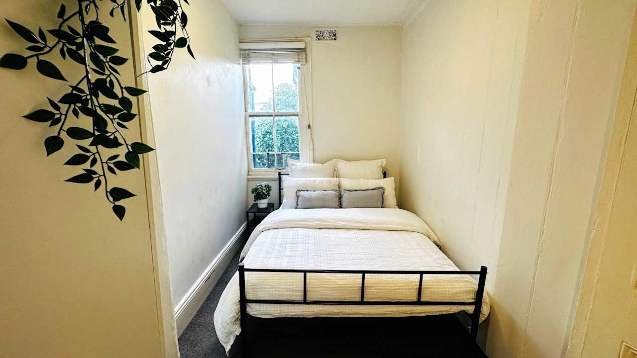 Furnished room in a flatshare