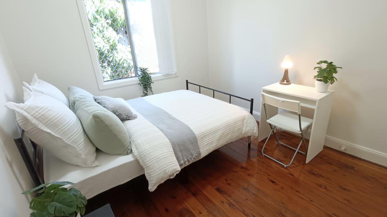Furnished room in a flatshare