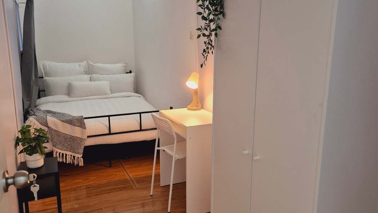 Furnished room in a flatshare