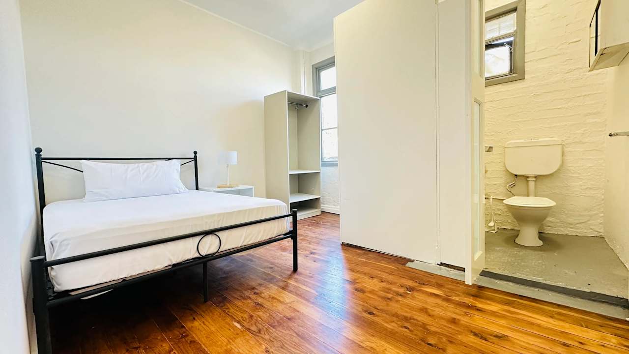 Furnished room with ensuite in a flatshare