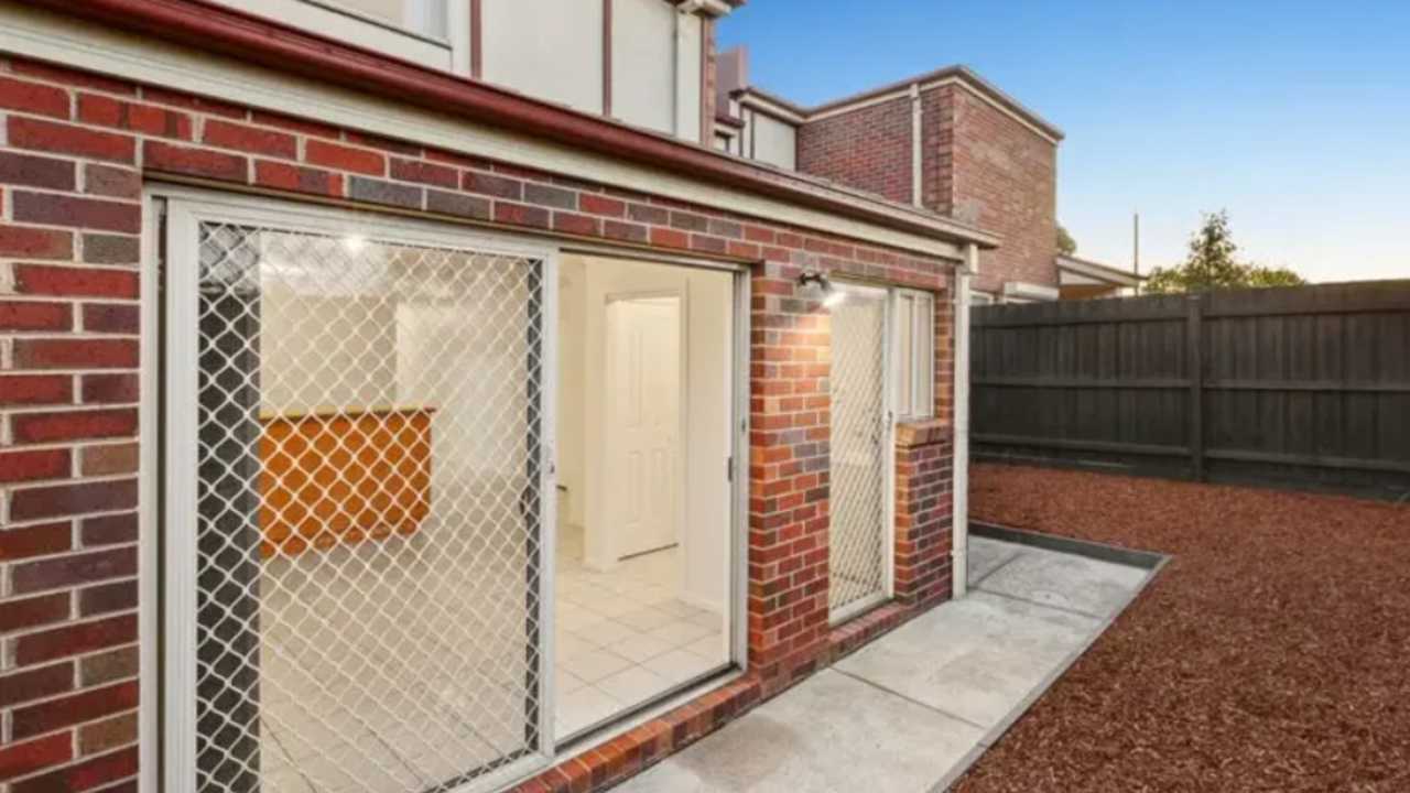 Whole property with 3 rooms for rent