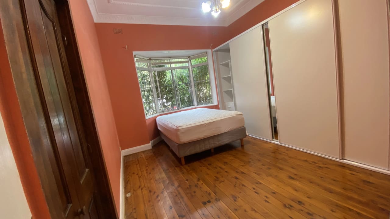 Room in a share house