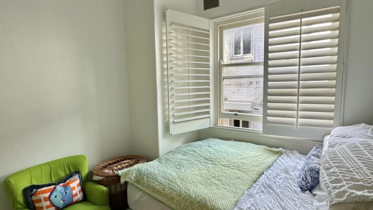 Furnished room in a flatshare