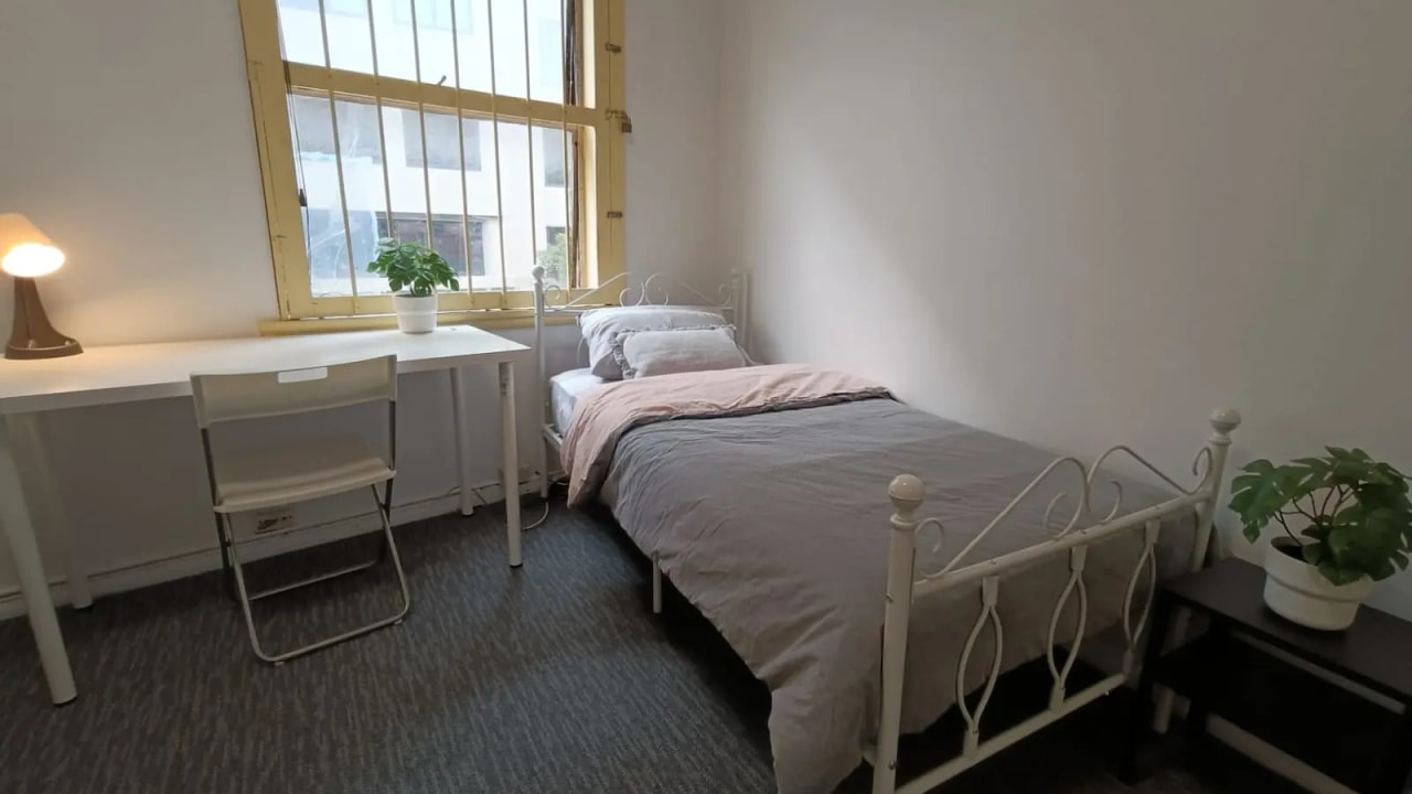 Furnished room in a flatshare