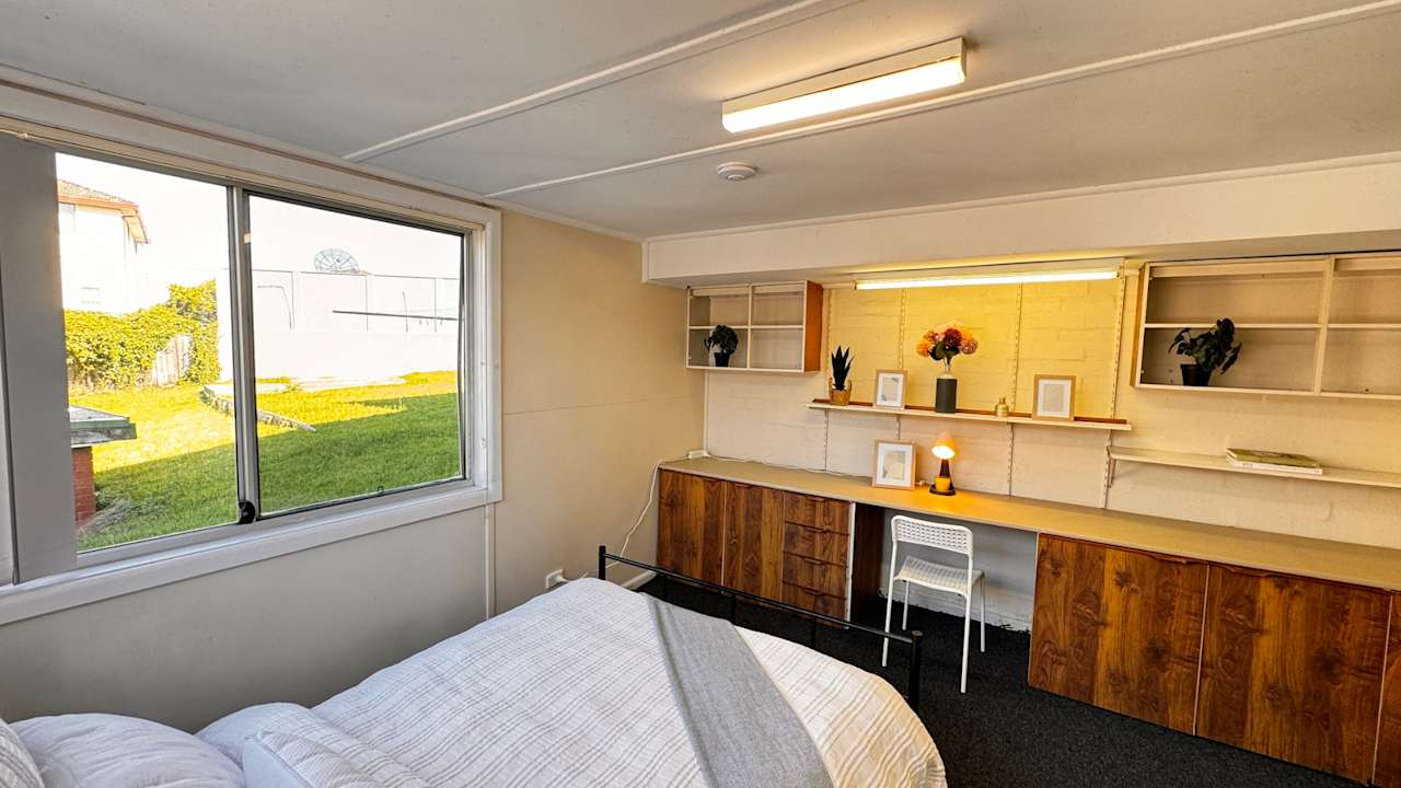 Furnished room in a flatshare