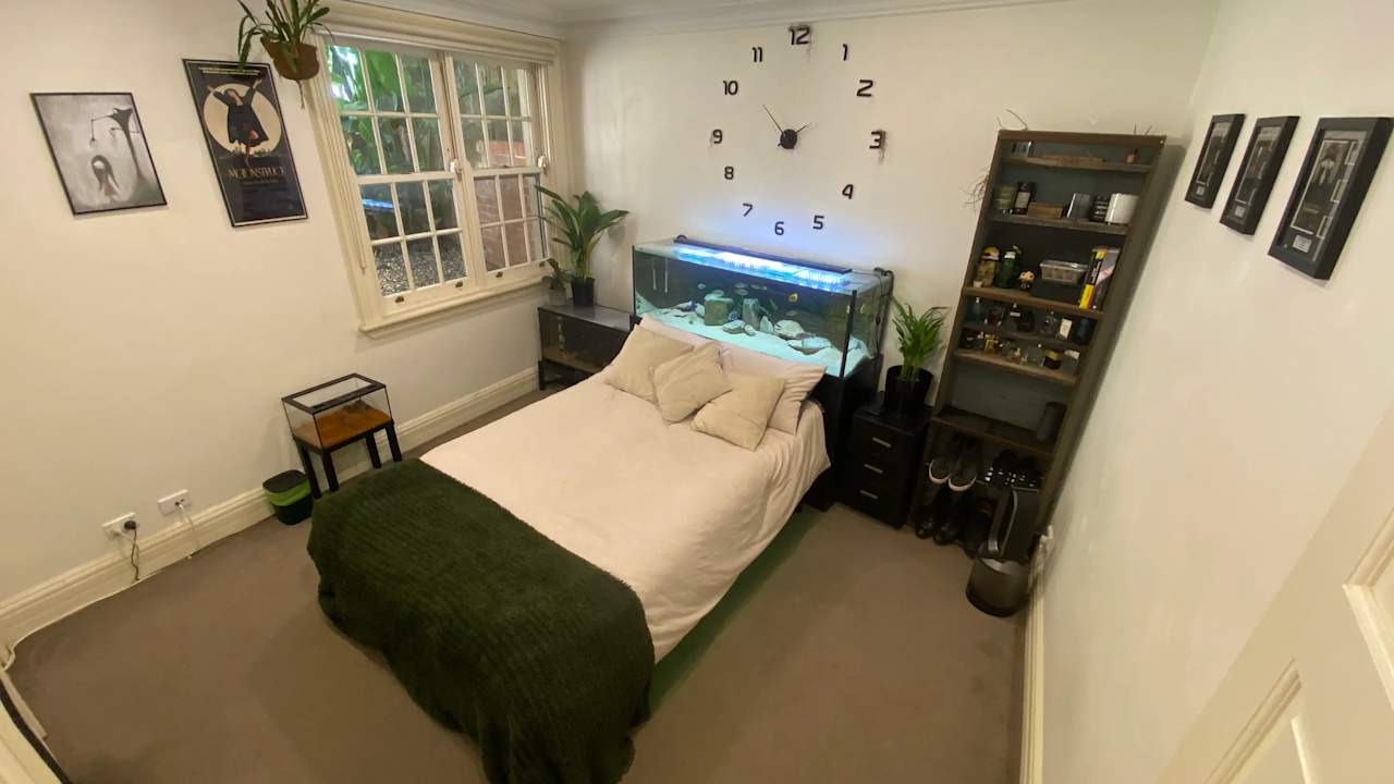 Unfurnished room in a flatshare