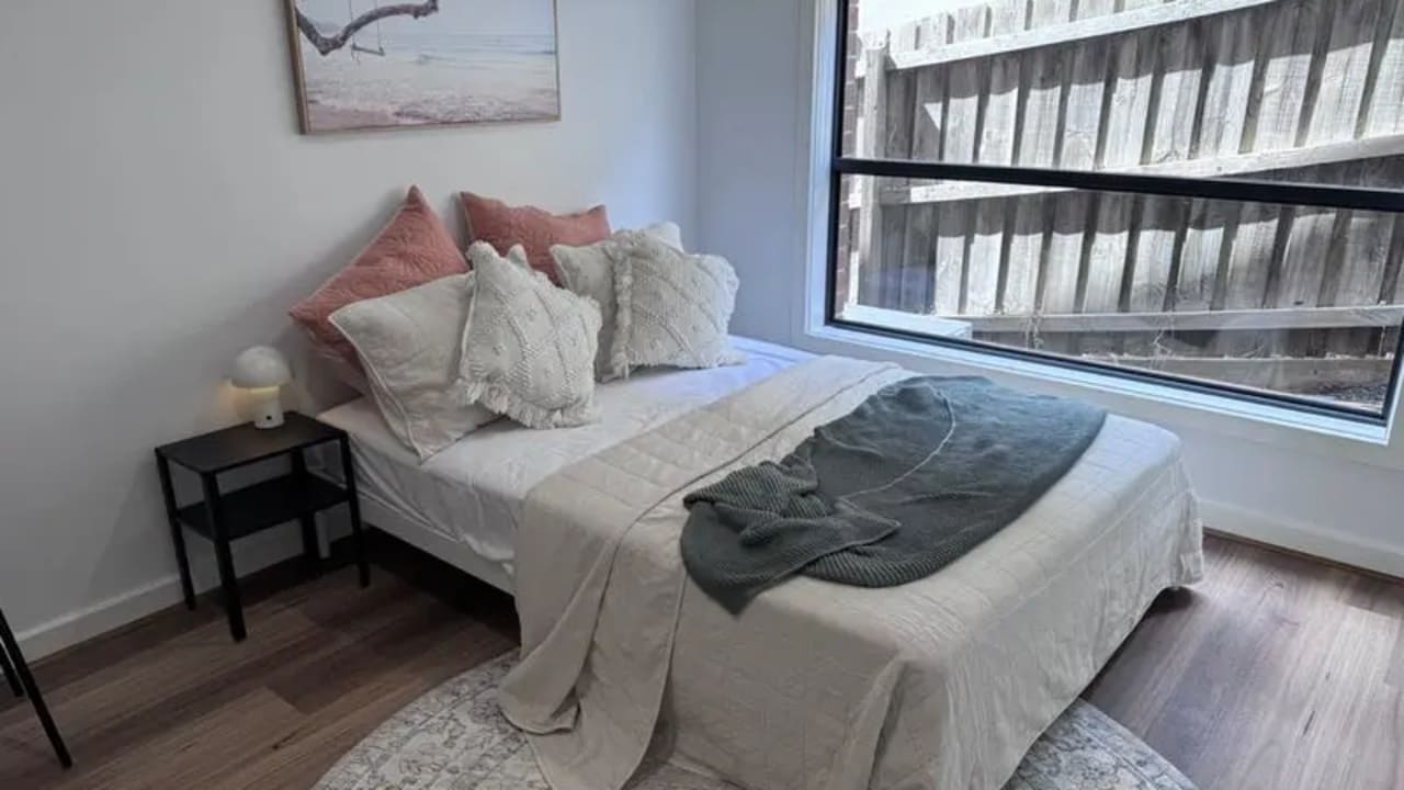 Furnished room with ensuite in a flatshare