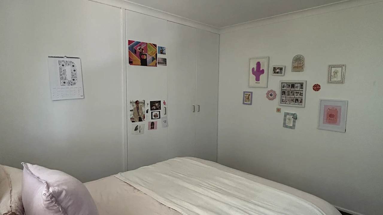 Furnished room in a share house