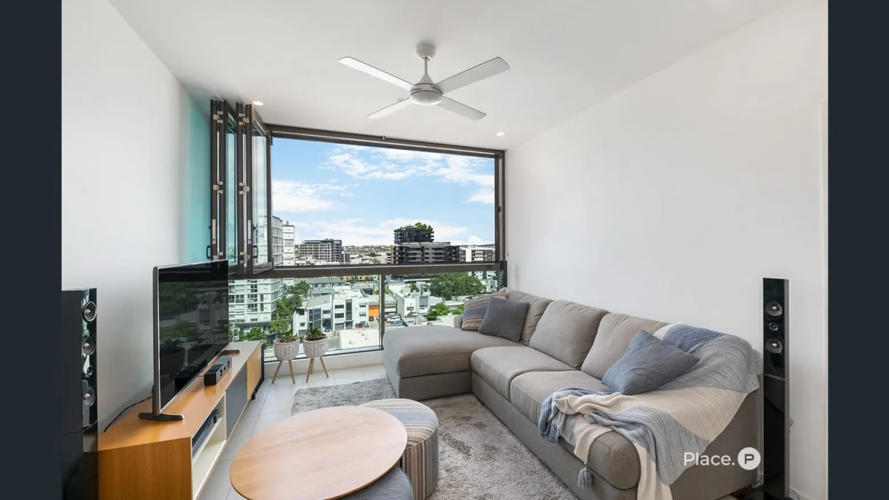 Furnished room with ensuite in a flatshare