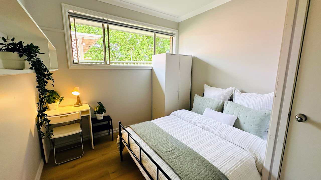 Furnished room in a flatshare