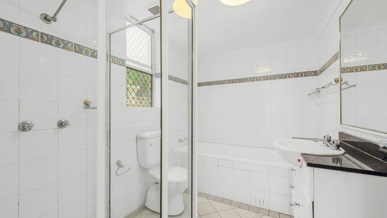 Room with ensuite in a share house