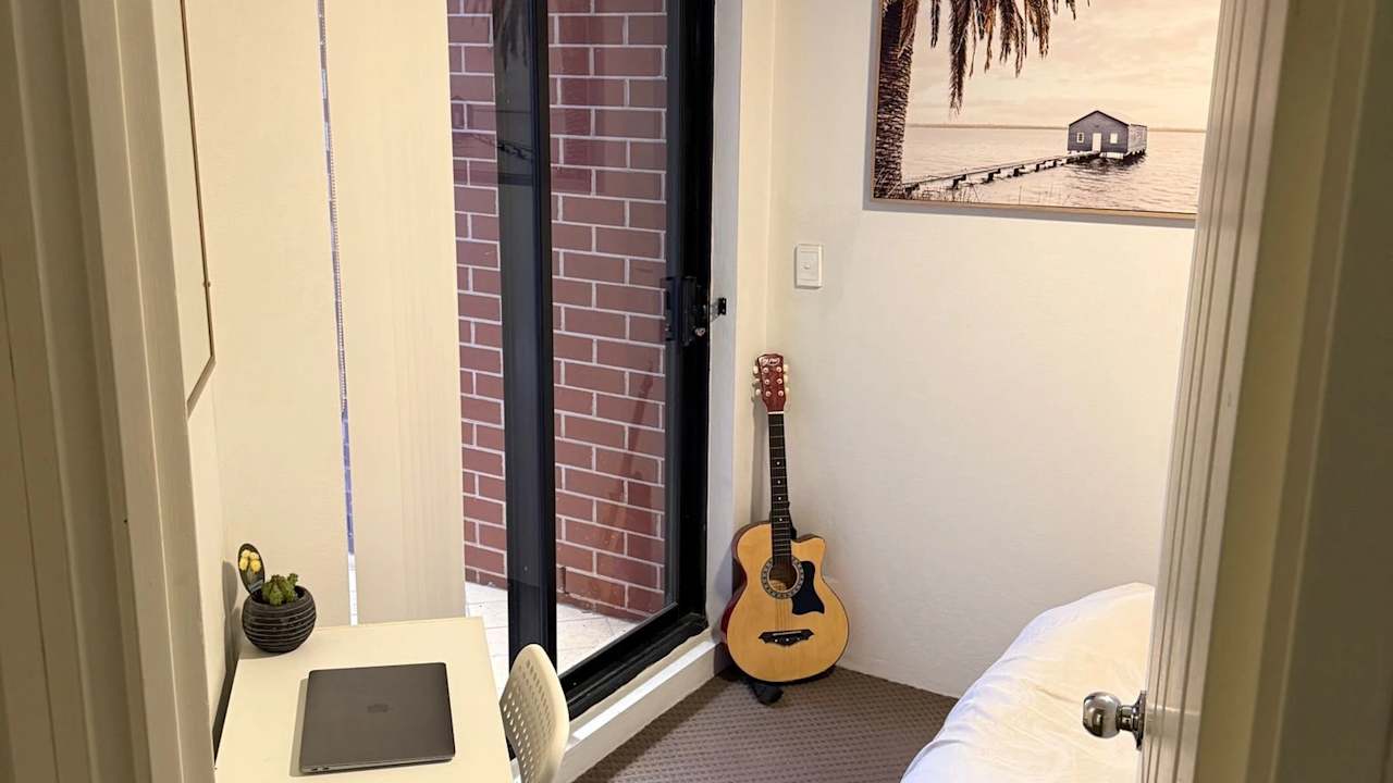 Unfurnished room in a flatshare