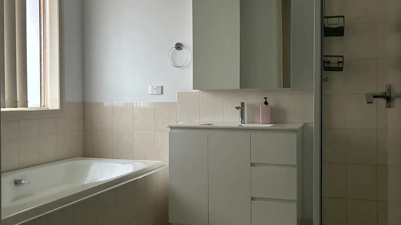 Unfurnished room in a share house