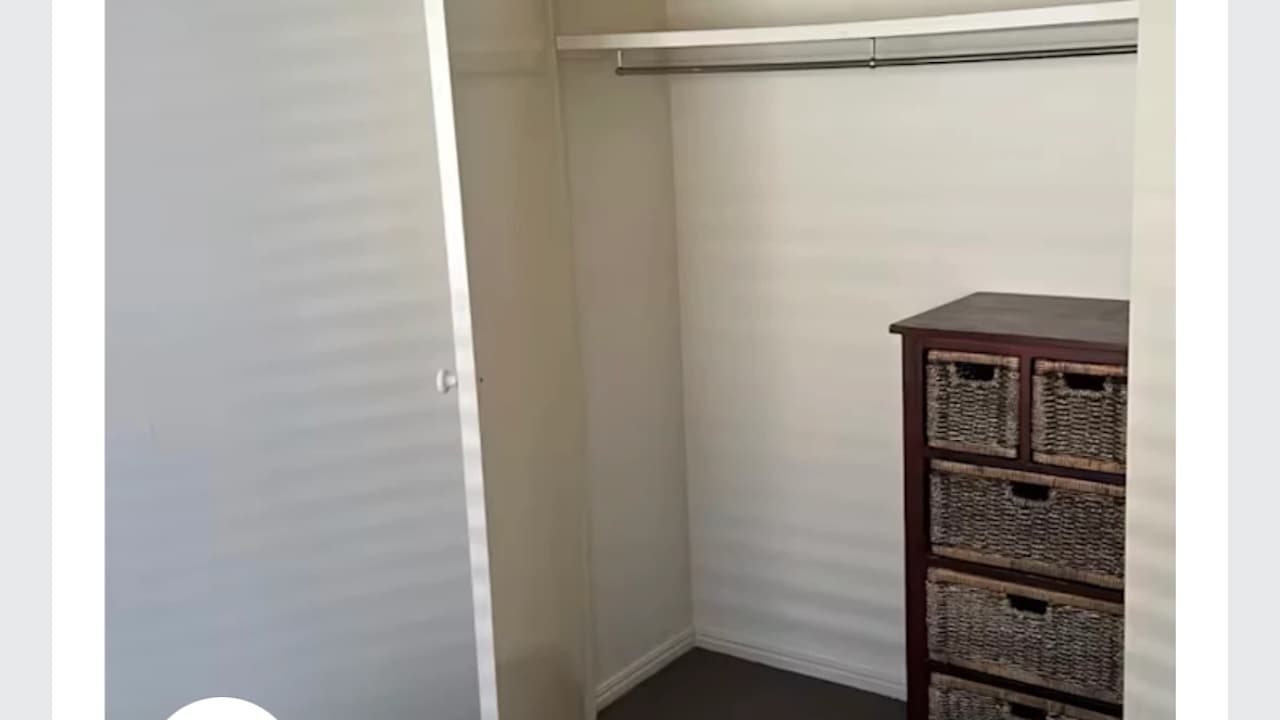 Room in a share house