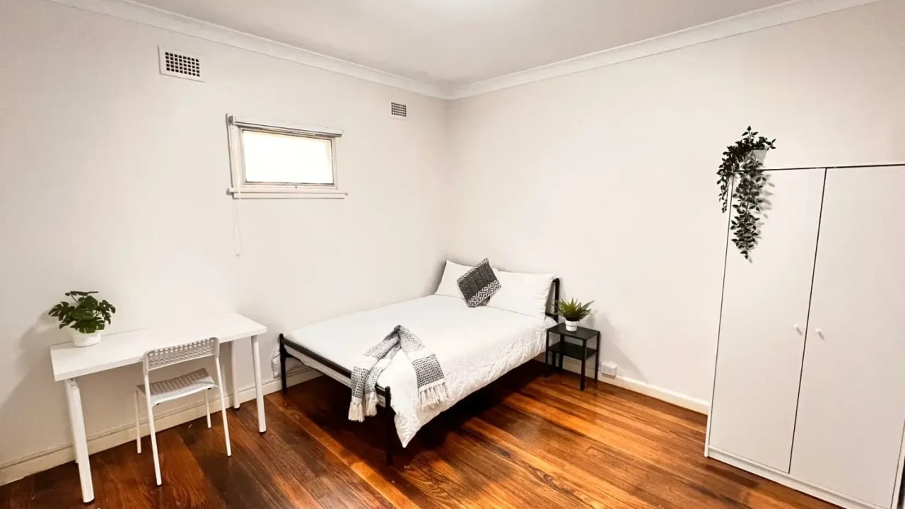Furnished room in a share house
