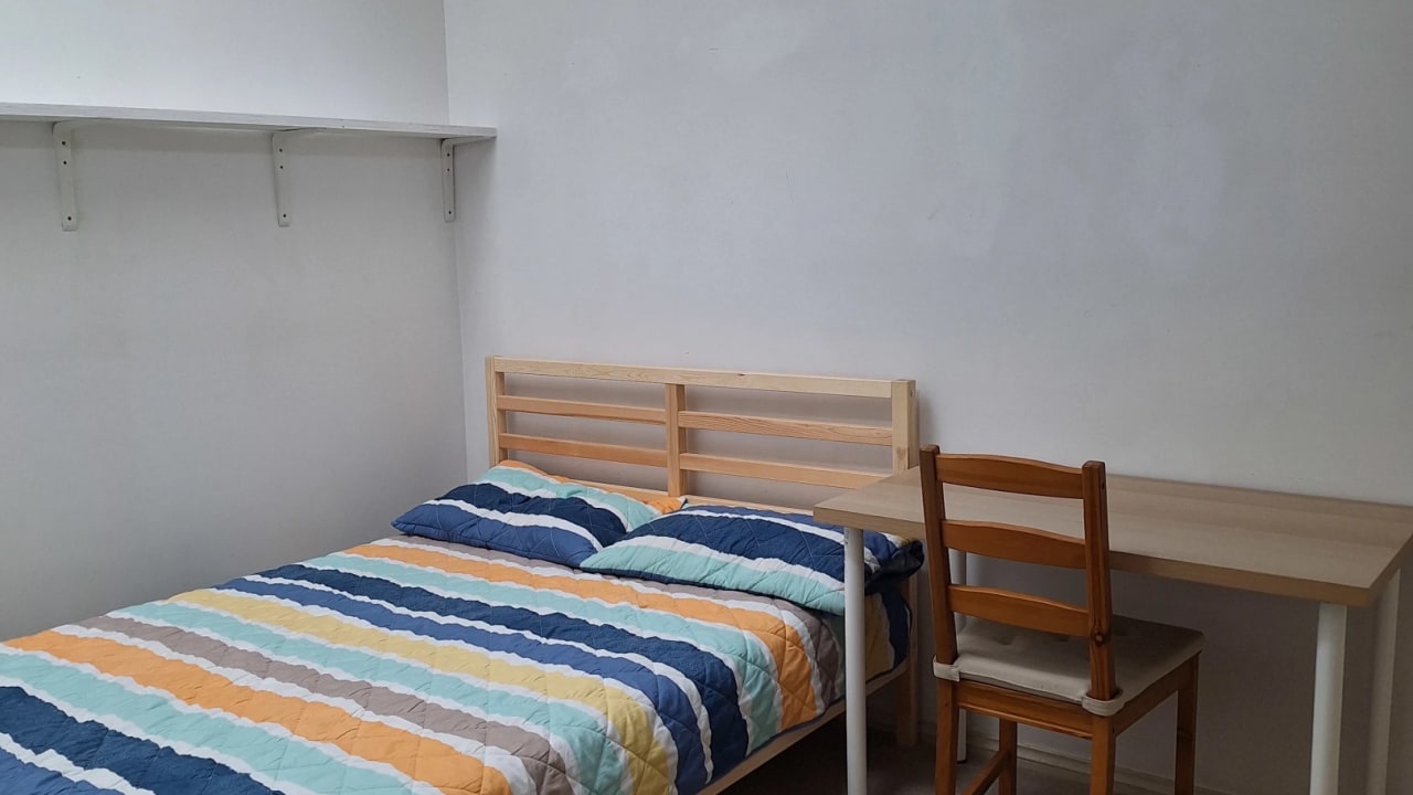 Room in a share house