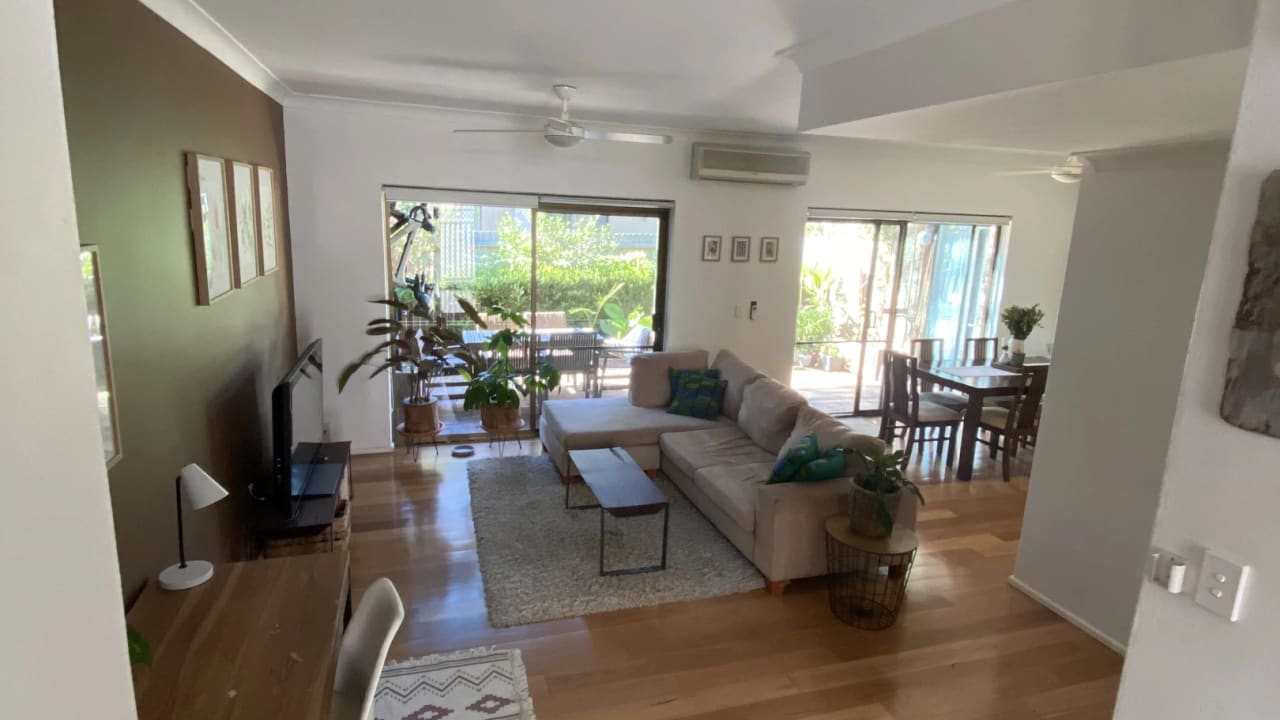 Furnished room in a flatshare