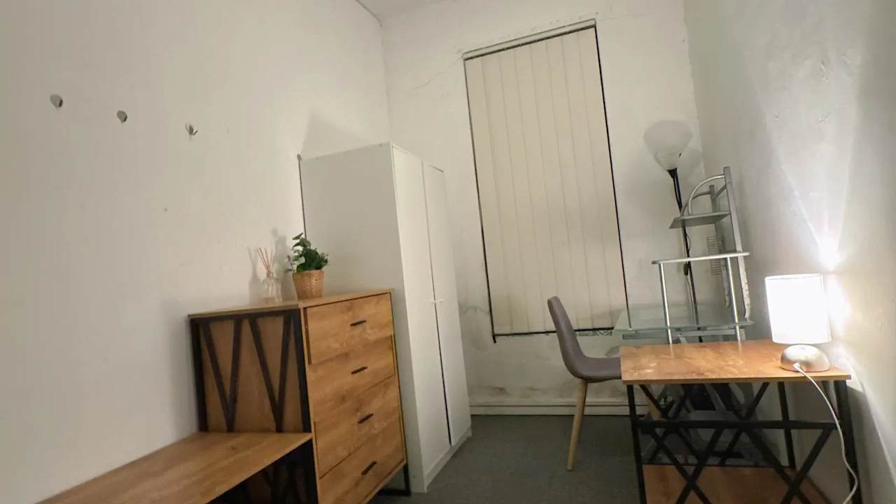 Furnished room in a flatshare