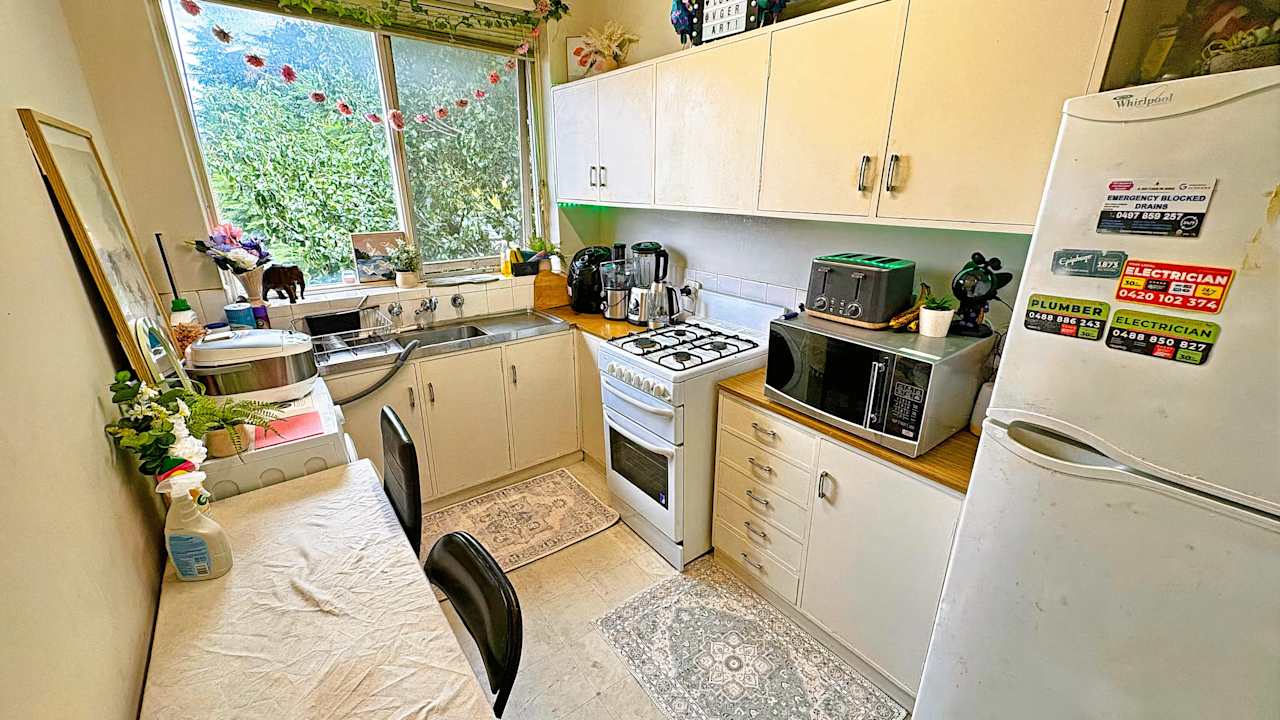 Furnished room in a flatshare