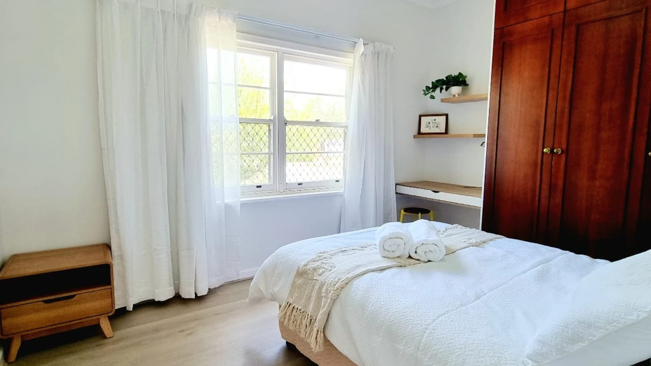 Furnished room in a share house