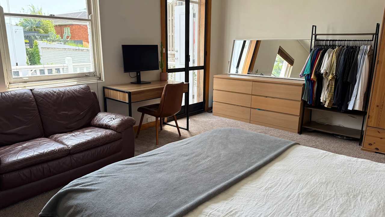 Room in a share house