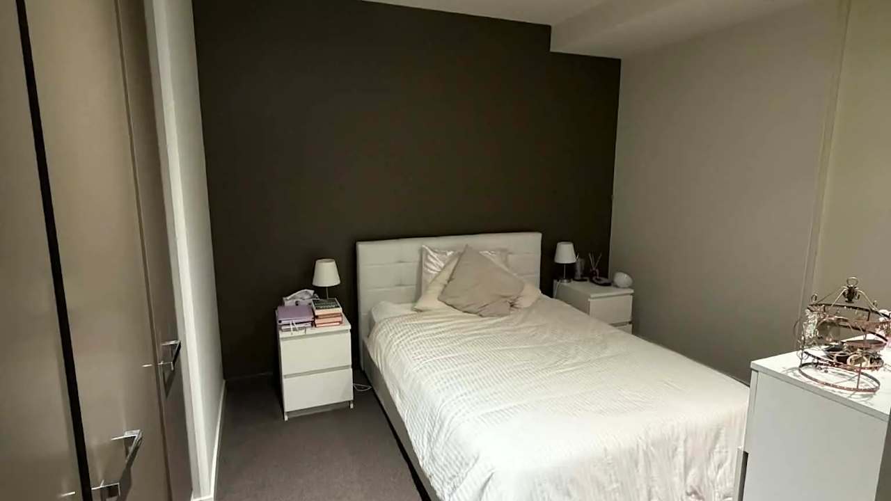 Unfurnished room in a flatshare