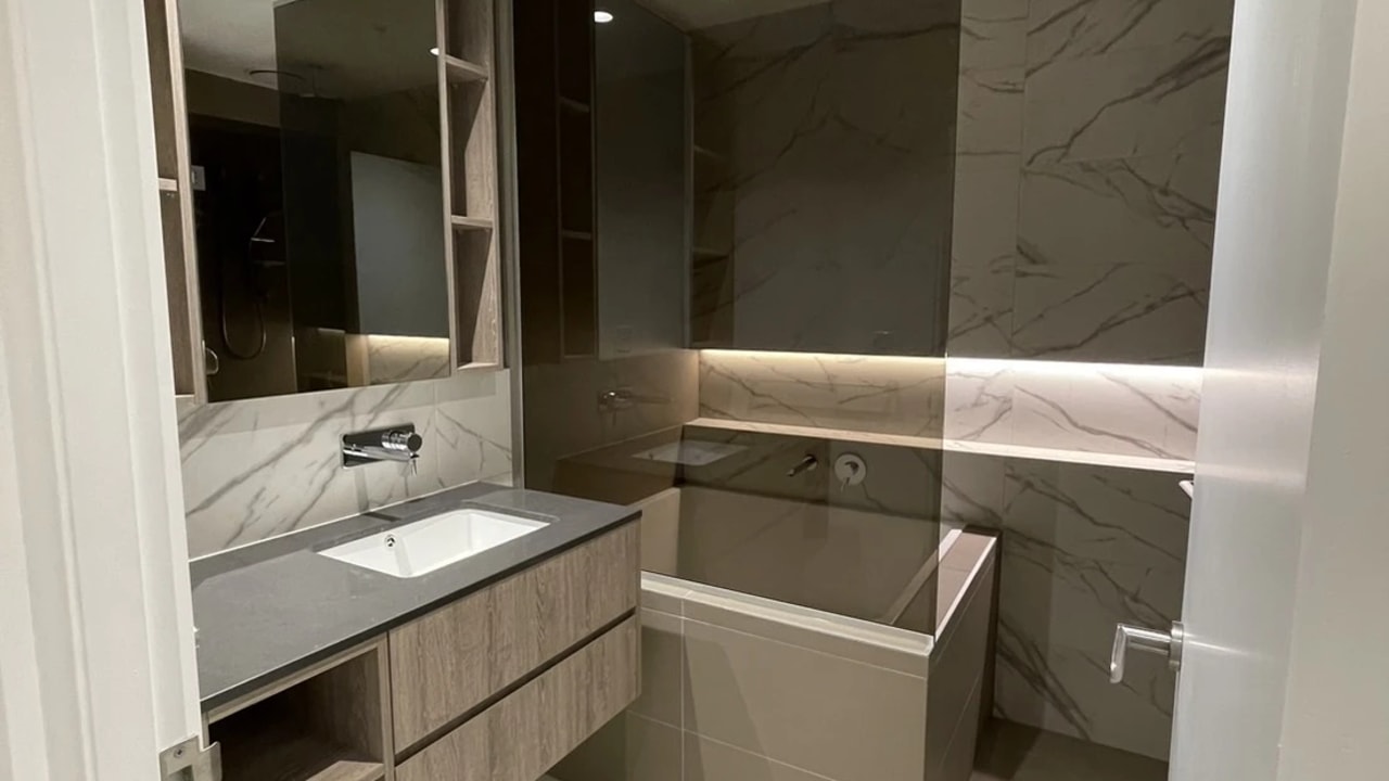 Furnished room with ensuite in a flatshare