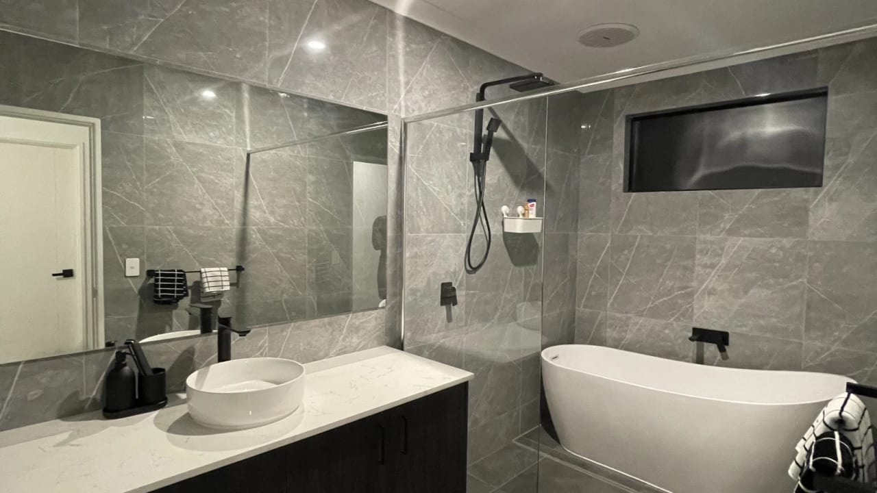 Furnished room with own bathroom