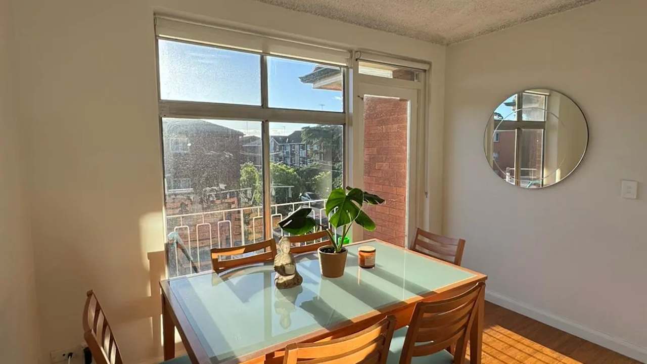Furnished room in a flatshare